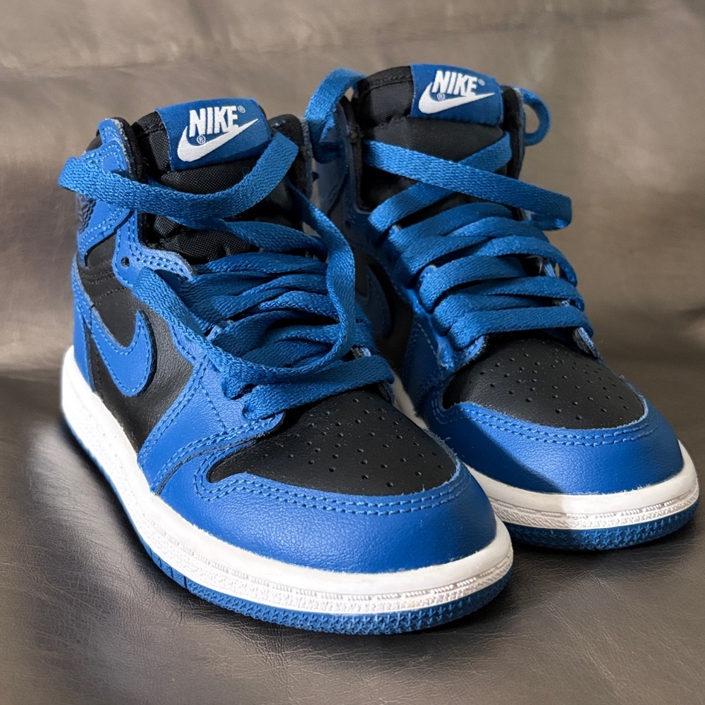 Kids 11c Jordan Retro High OG in Dark Marina Blue and Black - Picture 3 of 10